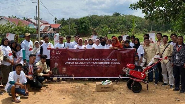 Tingkatkan Hasil Panen, Relawan Ganjar Bantu Alsintan ke Petani