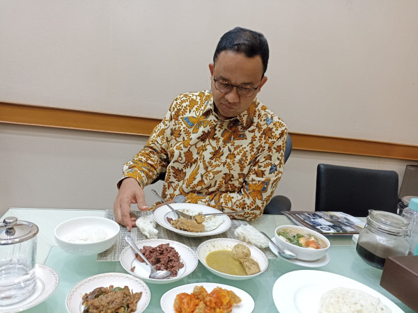 Anies Makan Siang Terakhir di Balai Kota, Bongkar Menu Kesukaan dan Warung Favorit