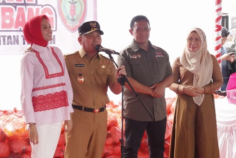 Warga Kuala Kapuas Serbu Pasar Penyeimbang di Stadion Panunjung Tarung