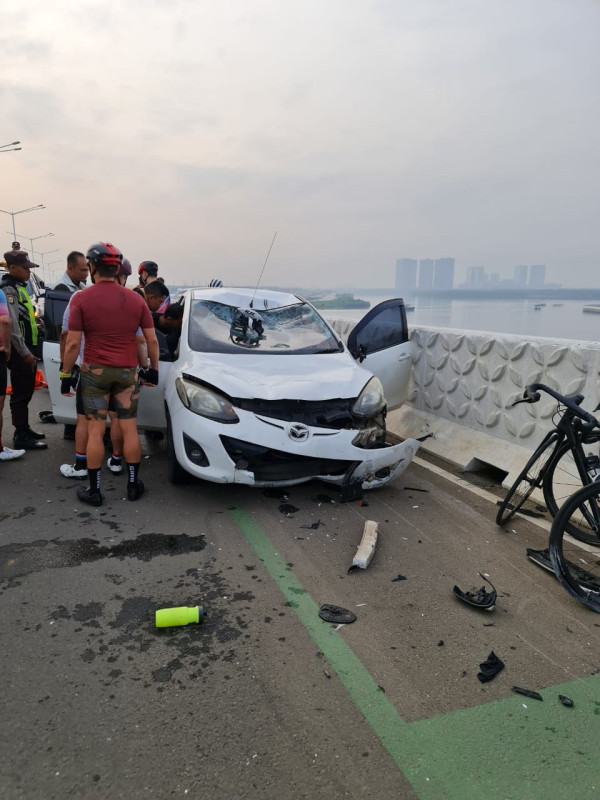 Penampakan Mobil dan Pesepeda Korban Kecelakaan di PIK 2 Tangerang