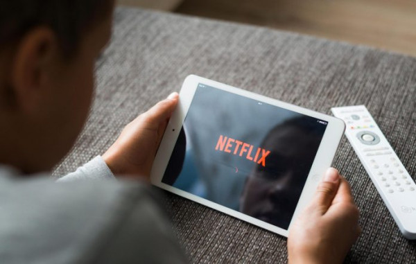 Kehilangan Pelanggan, Netflix Siapkan Paket Langganan dengan Iklan