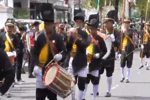 1.000 Orang Tampilkan Seni Keprajuritan di Malioboro Yogyakarta