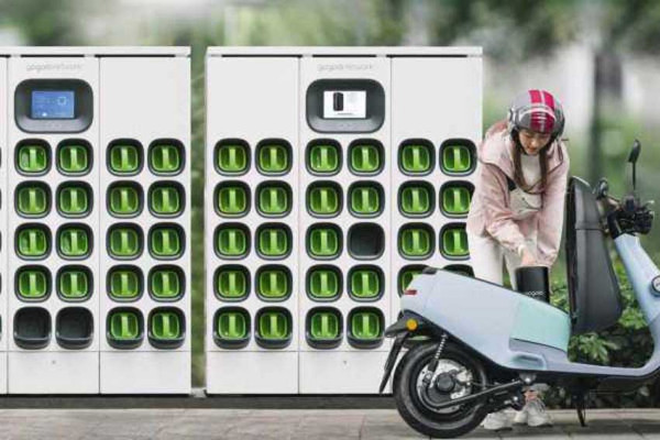 Indonesia Targetkan 2 Juta Motor Listrik pada 2025