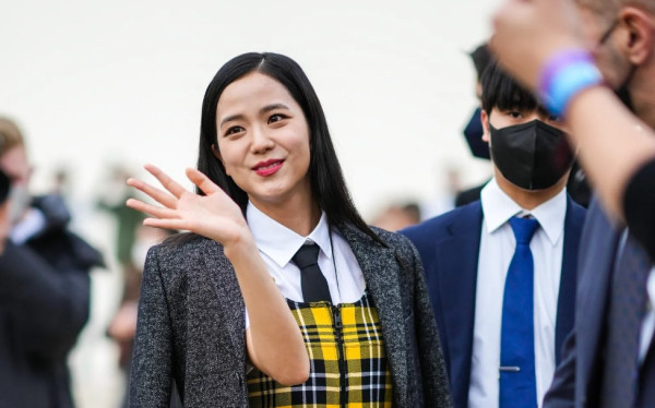 Jisoo BLACKPINK Seleb Asia dengan Pendapatan Tertinggi di Instagram