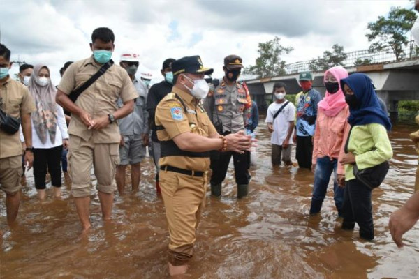 Dikepung Banjir, Gubernur Sugianto Sabran Gerak Cepat Ambil Langkah Penanganan Bantu Masyarakat Terdampak