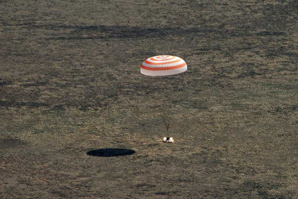 Baru 3 Minggu Kembali ke Bumi, Astronot Rusia Tabrak Pejalan Kaki
