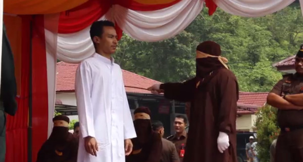 Darah Tinggi Kambuh, Mantan Ketua KIP di Aceh Selamat dari Hukuman Cambuk