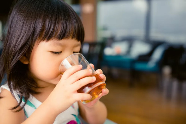 5 Obat Batuk Alami untuk Anak Paling Efektif, dari Madu hingga Sup Ayam