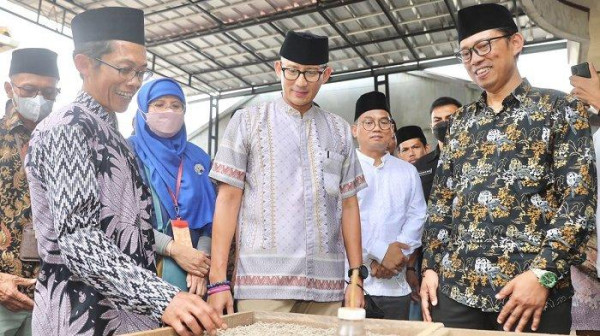 Menparekraf Sandiaga Dorong Pesantren Jadi Motor Penggerak Ekonomi Kreatif