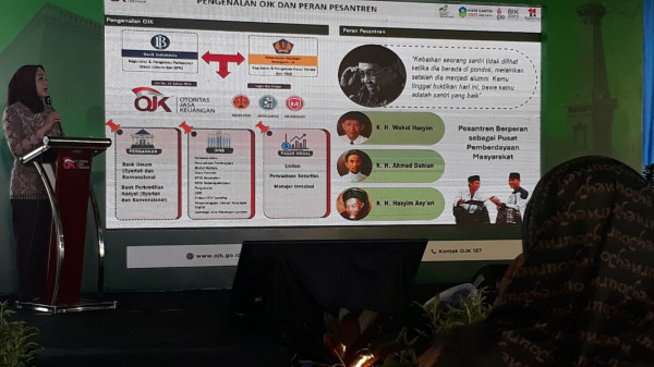 Komisioner OJK Cantik Ini Bikin Heboh Hari Santri di Ponpes Al Munnawir Yogyakarya