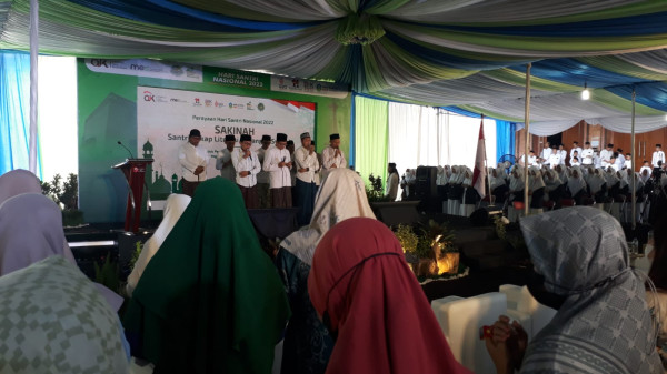Komisioner OJK Cantik Ini Bikin Heboh Hari Santri di Ponpes Al Munnawir Yogyakarya