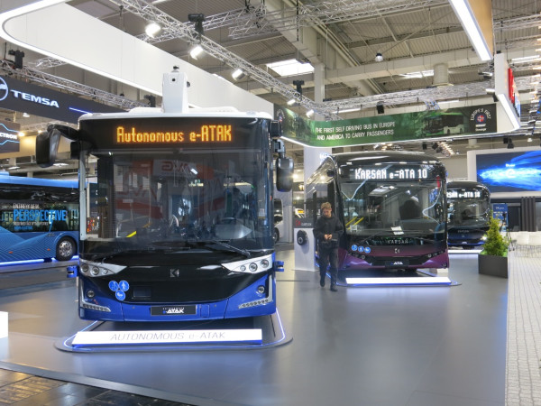 Biar Lebih Nyaman, Kenali Perbedaan Bus Mesin Depan dengan Belakang