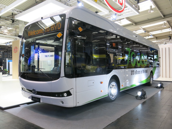 Biar Lebih Nyaman, Kenali Perbedaan Bus Mesin Depan dengan Belakang