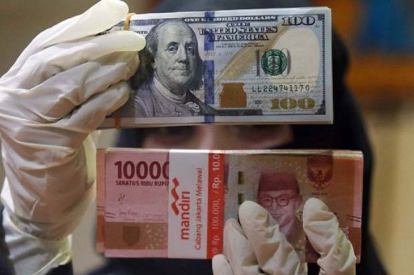 Dibayangi Resesi Global Rupiah Terdepresiasi ke Rp15.500/USD