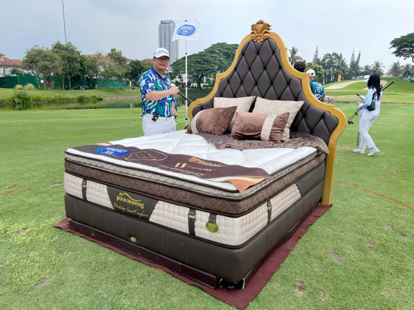 Unik, Turnamen Golf Hadirkan Kasur Seharga Rp50 Juta di Tengah Lapangan