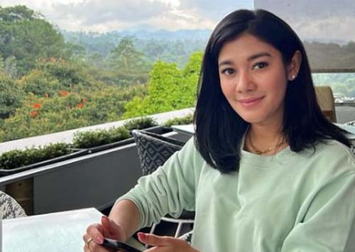 5 Artis yang Berbeda Agama dengan Orang Tua, Nomor 4 Kerap Pamer Kekompakan