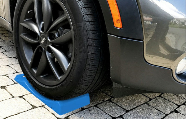 Terlalu Lama Diparkir, Ban Mobil Bisa Mengalami Flat Spot