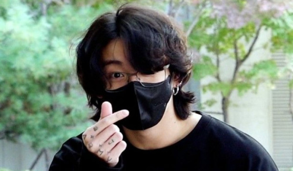 Jungkook BTS Berangkat ke Qatar untuk Promosikan Piala Dunia 2022