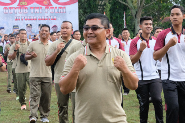 Perkuat Persaudaraan, 1.000 Anggota TNI dan Polri Olahraga Bersama di Polda Banten
