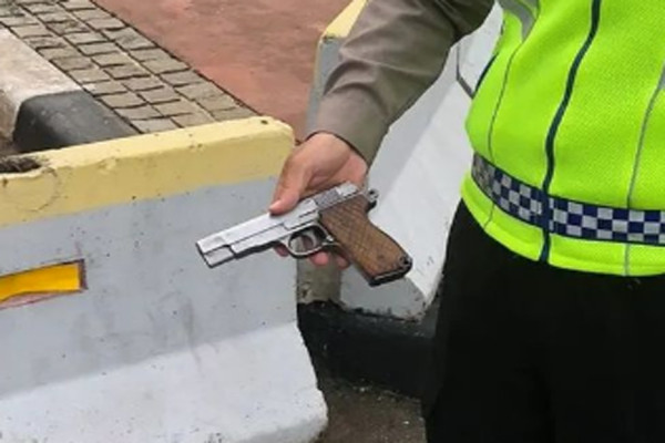 Spesifikasi Pistol FN yang Dipakai Perempuan Misterius Terobos Istana Negara
