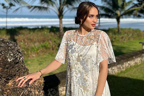 6 Artis Indonesia Berdarah Blasteran, Nomor 4 Tak Disangka