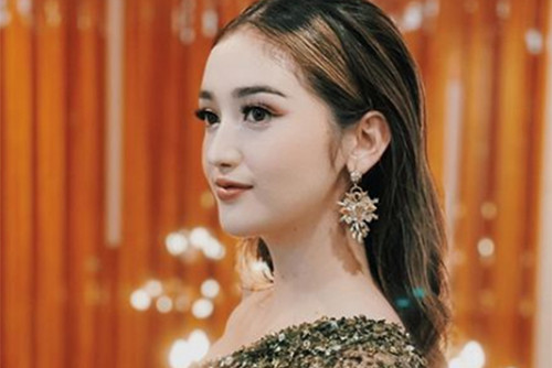 6 Artis Indonesia Berdarah Blasteran, Nomor 4 Tak Disangka