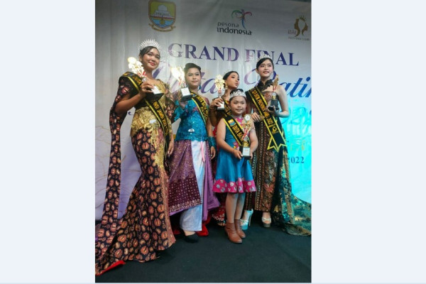 Dita Qayla, Bocah Tomboy yang Jadi Juara Duta Batik Cilik Jambi
