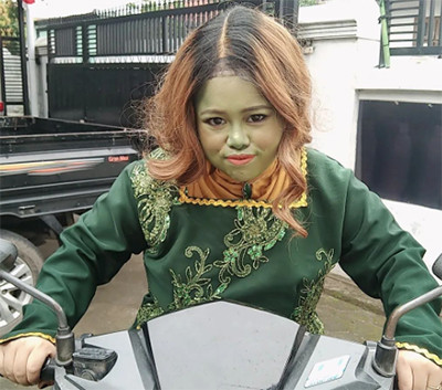 Heboh Kekeyi Pamer Foto Tanpa Hijab dengan Dandanan Serbahijau, Netizen: Gak Usah Aneh-Aneh