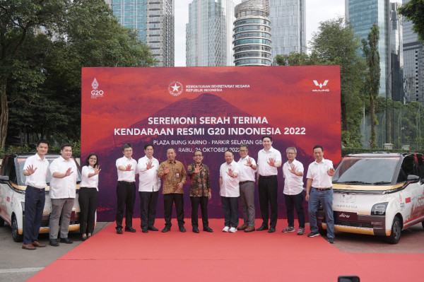 Wuling Serahkan 300 Mobil Listrik, Resmi Jadi Bagian Penting KTT G20 Bali