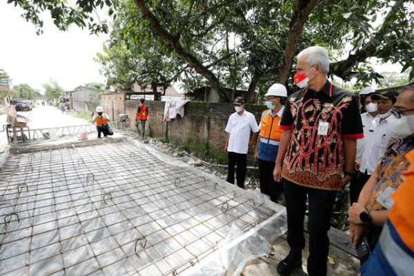 Target Akhir Ganjar Pranowo: Kondisi Jalan di Jateng 95% Mulus