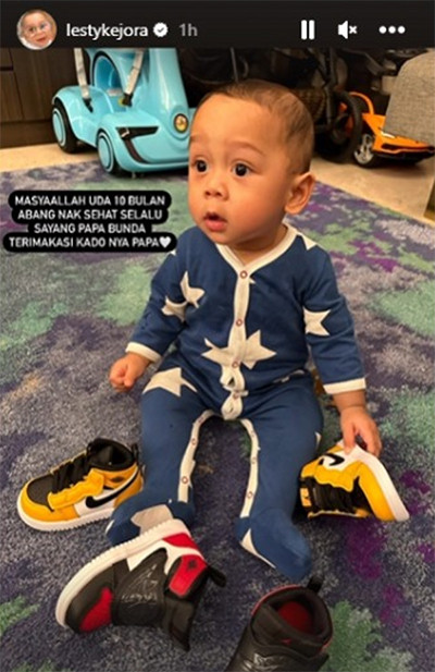 Eksis Lagi! Lesti Kejora Pamer Kado Sepatu Rizky Billar untuk Baby L