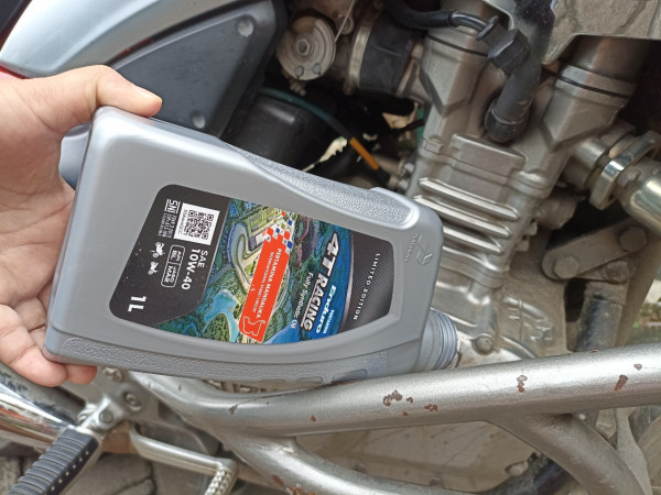 Motor Sport Harus Pakai Oli Mesin yang Encer, Ini Jawabannya