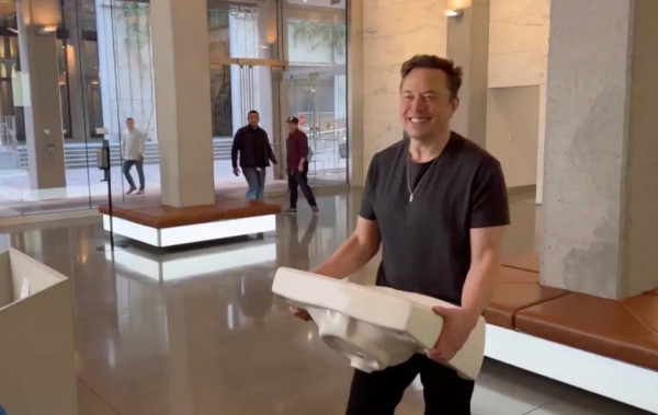 Elon Musk Masuk ke Kantor Twitter, CEO dan CFO Twitter Keluar