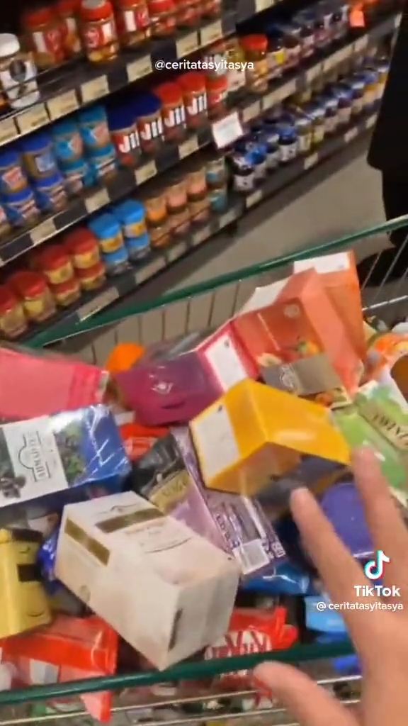 Tasyi Athasyia Belanja Cokelat dan Minuman Sampai Rp10 Juta demi Konten, Aksinya Tuai Pro Kontra