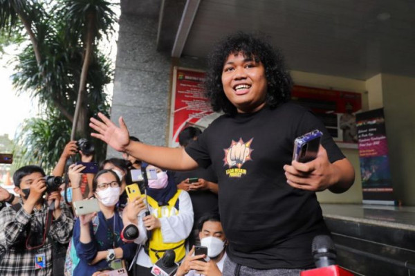 3 Artis yang Aibnya Dibongkar oleh Orang Terdekat, Nomor Terakhir Berimbas Putuskan Pertemanan