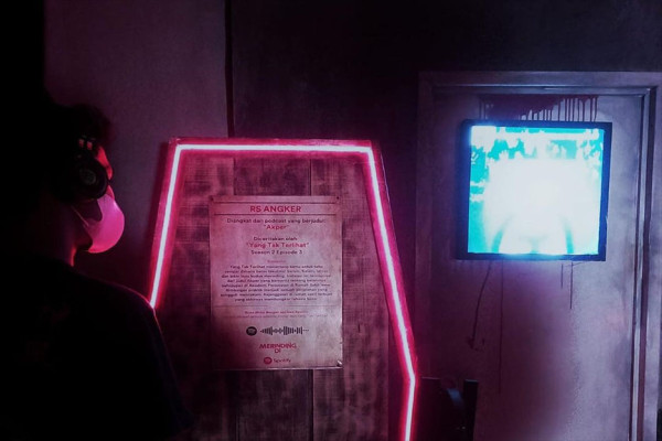 Uji Nyali ala #MerindingdiSpotify, Dengerin Podcast Horor Ditemani Pocong