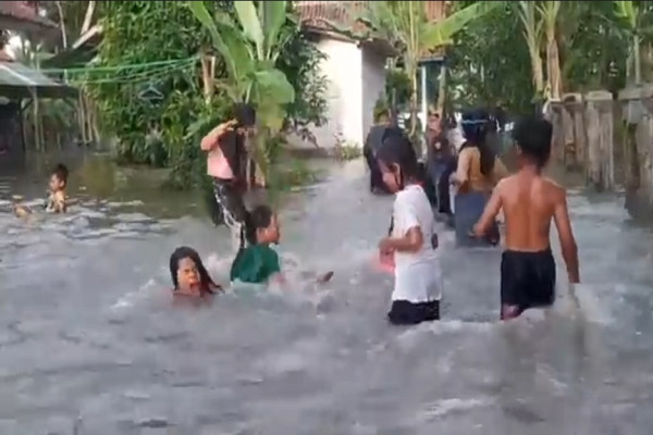Rumah Terendam Banjir Sungai Citanduy, Warga Pangandaran Enggan Mengungsi