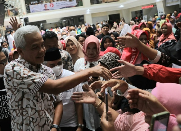 Ganjar Luncurkan Kredit Gerakan Pemuda dan Bima Mobile Bank Jateng untuk Mudahkan Masyarakat