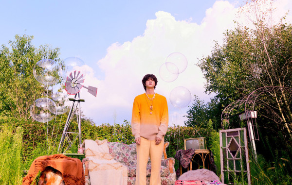 Makna Lagu dan Video The Astronaut, Jin BTS jadi Alien Tampan yang Pilih Tinggal di Bumi