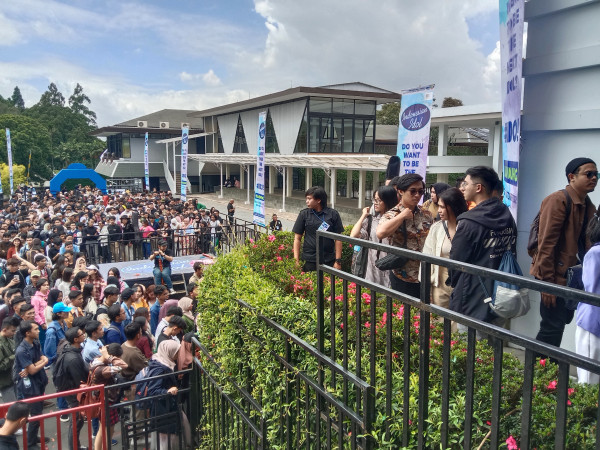 Antusias Tinggi, Antrian Peserta Audisi Indonesian Idol Season 12 di Bandung Mengular