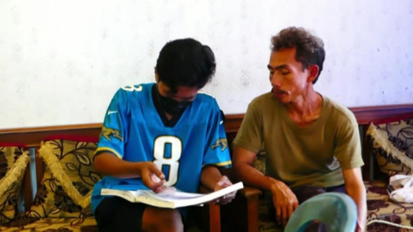 Pembangkit Listrik Tenaga Surya dan Asa Anak Petani Desa Ujung Selatan Pulau Jawa