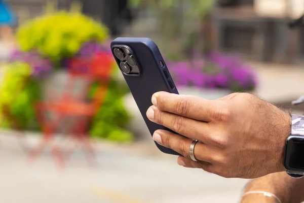 Apple akan Tanggalkan Tombol Power dan Volume Mekanis di iPhone 15 Pro