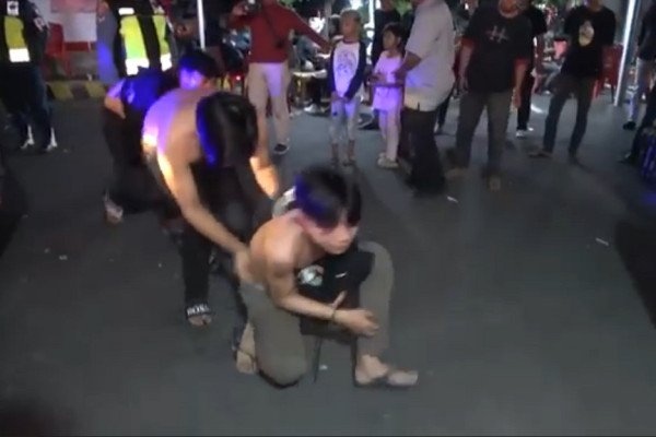57 Remaja Ditangkap saat Asyik Pesta Miras dan Lem, Emak-emak Geruduk Polsek