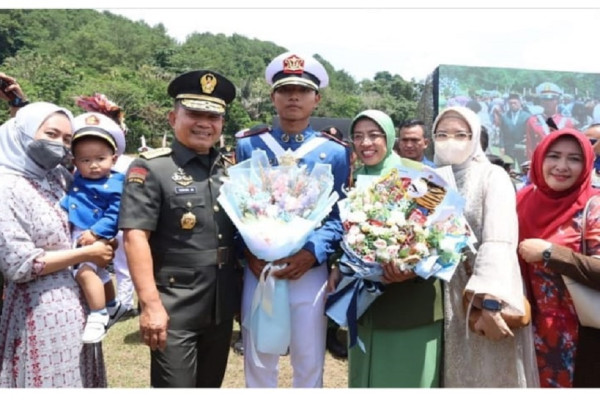 Wisuda Prabhatar TNI, Putra KSAD Dudung Dapat Acungan Jempol dari Jenderal Andika