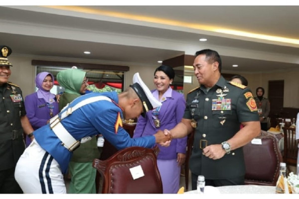 Wisuda Prabhatar TNI, Putra KSAD Dudung Dapat Acungan Jempol dari Jenderal Andika