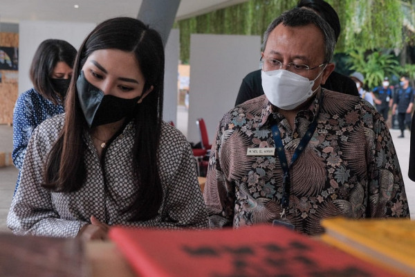 Dukung Pewarta Foto Terus Berkarya, Wamenparekraf Angela Tanoesoedibjo Kunjungi Pameran Rekam Jakarta 24+