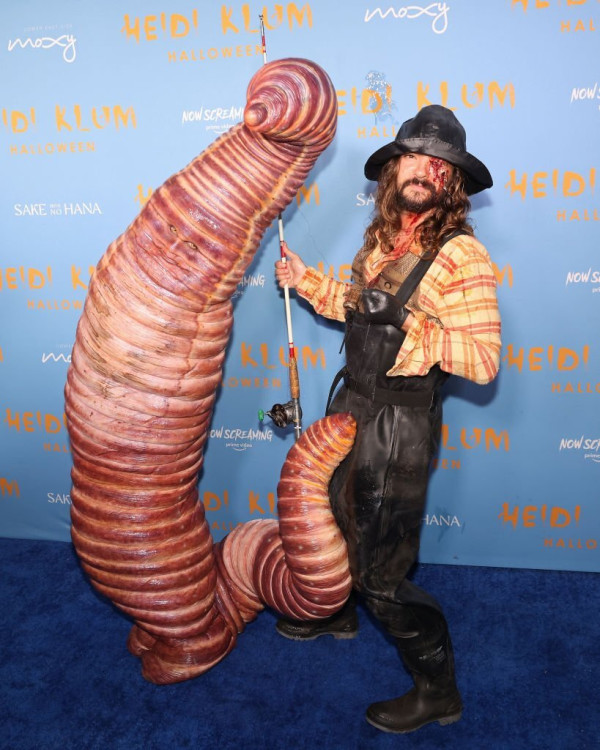 Heidi Klum Jadi Cacing Raksasa di Halloween 2022, Wajahnya Sampai Tak Dikenali