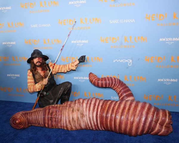 Heidi Klum Jadi Cacing Raksasa di Halloween 2022, Wajahnya Sampai Tak Dikenali