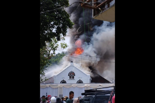 Miris! Situs Warisan Dunia Gedung Pusat Kebudayaan Sawahlunto Ludes Terbakar