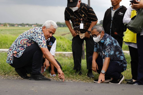 Warga Senang, Ganjar Perbaiki Jalan Rusak Jadi Mulus